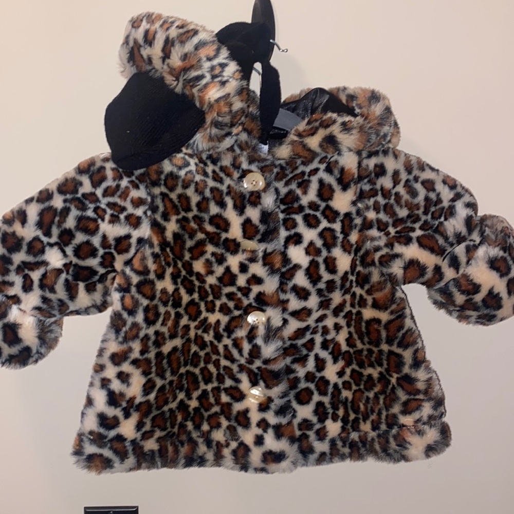 The Childrens Place Leopard Winter Coat with Matching Hat. Infant 6-9 months.